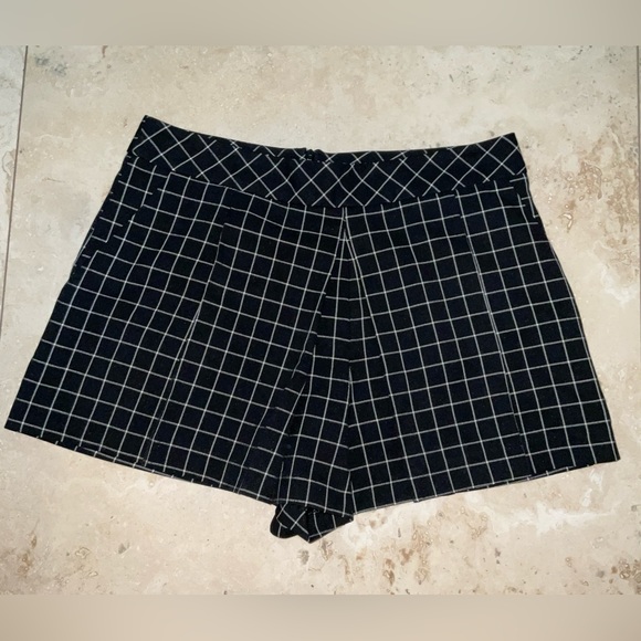 Atmosphere ● Black and White Plaid Pleated Mini Skort ● Y2K - Picture 1 of 2